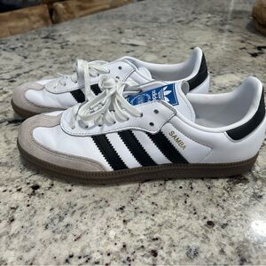 Adidas Samba White and Black-NEW size 7 woman’s